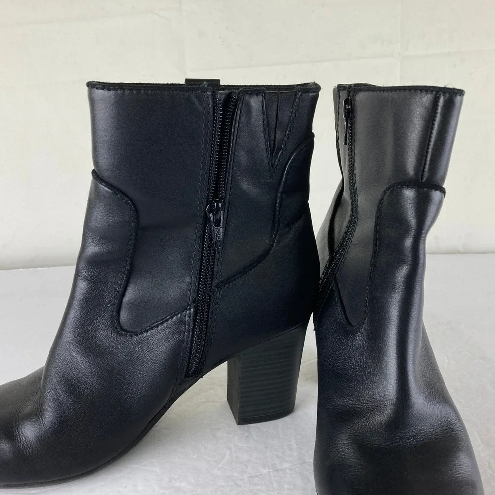 Clarks Ankle Boots Women 7.5 Black Leather Block Heel Side Zip Boho Office - Picture 4 of 8